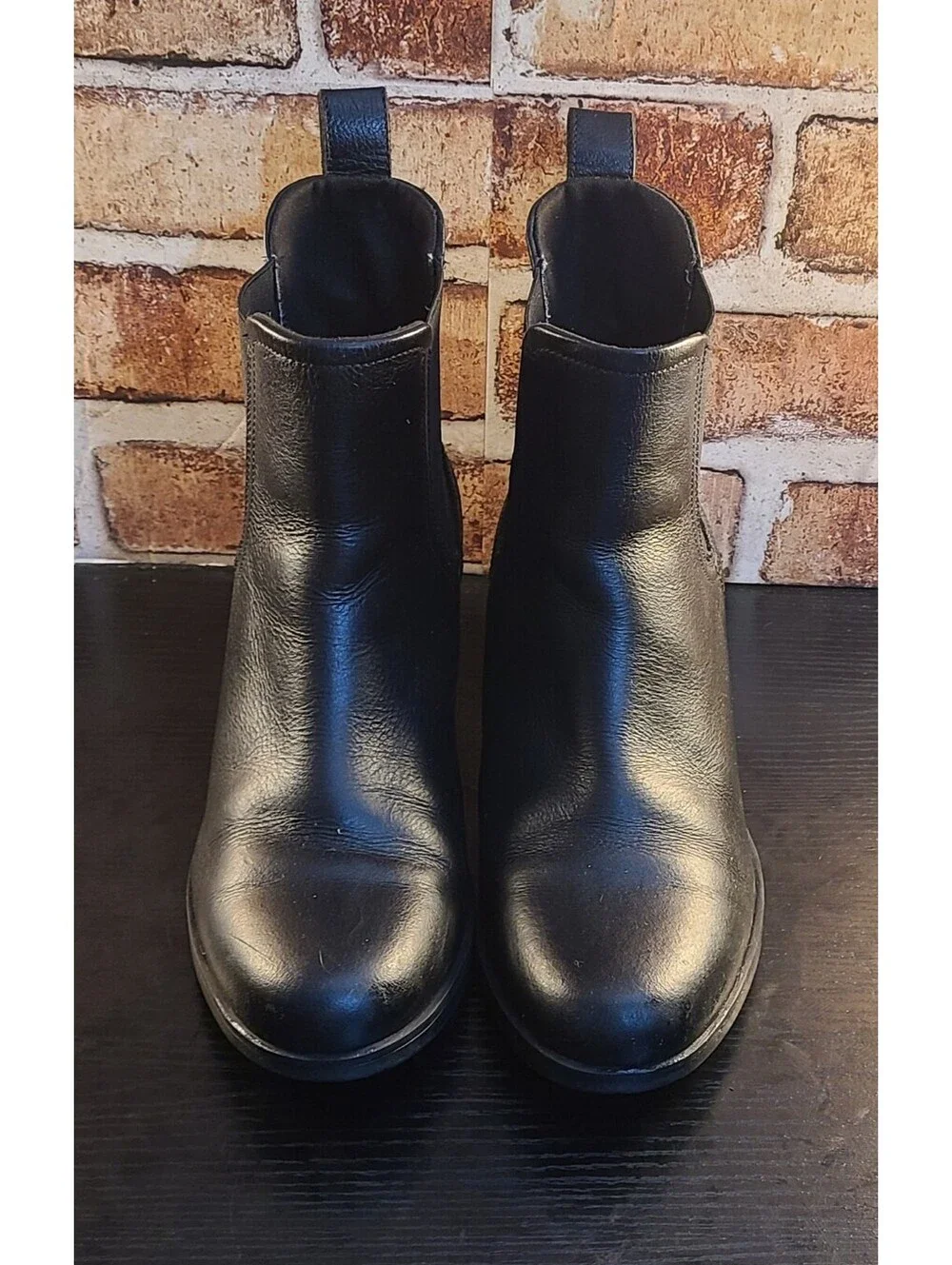 Clarks Hollis Chelsea Boots Womens Size 9.5 Black Leather Ankle Slip On Comfort